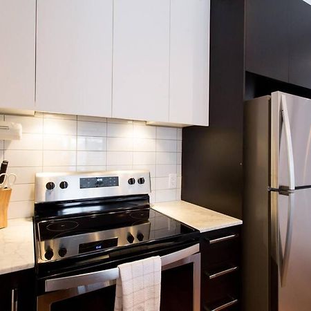 Sleek Condo In The Heart Of Little Italy By Den Stays Montréal Exteriör bild