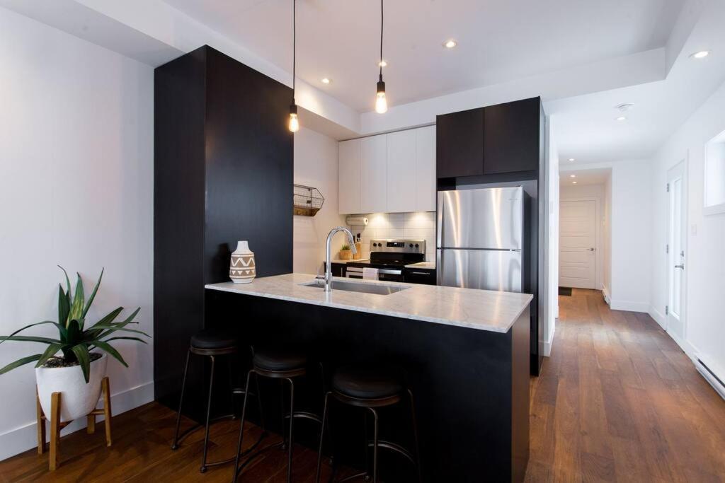Sleek Condo In The Heart Of Little Italy By Den Stays Montréal Exteriör bild