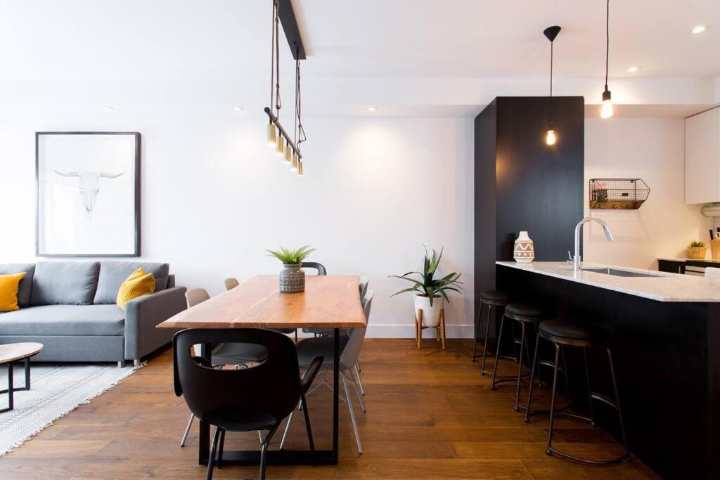 Sleek Condo In The Heart Of Little Italy By Den Stays Montréal Exteriör bild