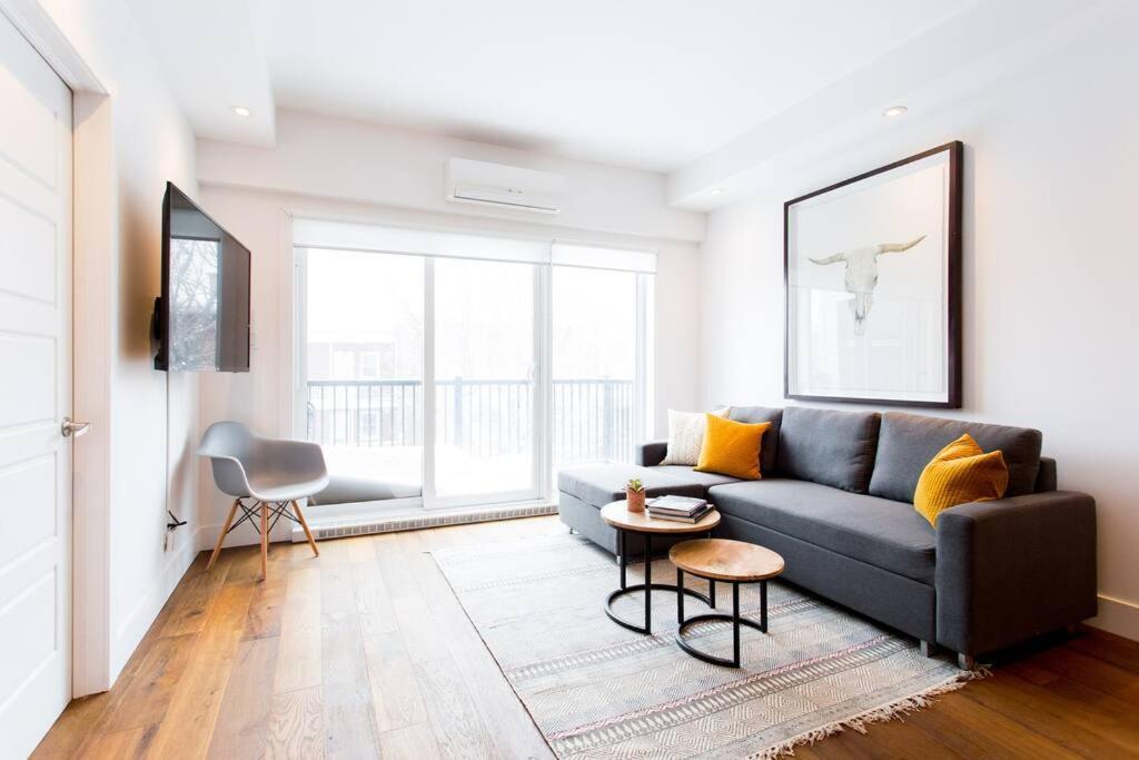 Sleek Condo In The Heart Of Little Italy By Den Stays Montréal Exteriör bild