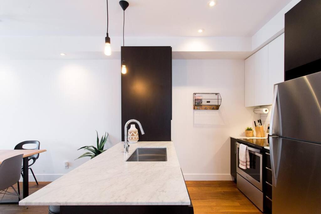 Sleek Condo In The Heart Of Little Italy By Den Stays Montréal Exteriör bild