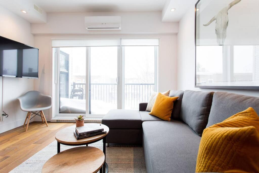 Sleek Condo In The Heart Of Little Italy By Den Stays Montréal Exteriör bild