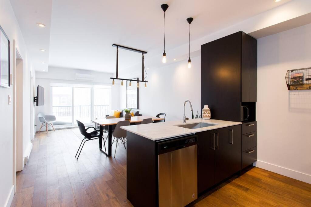Sleek Condo In The Heart Of Little Italy By Den Stays Montréal Exteriör bild